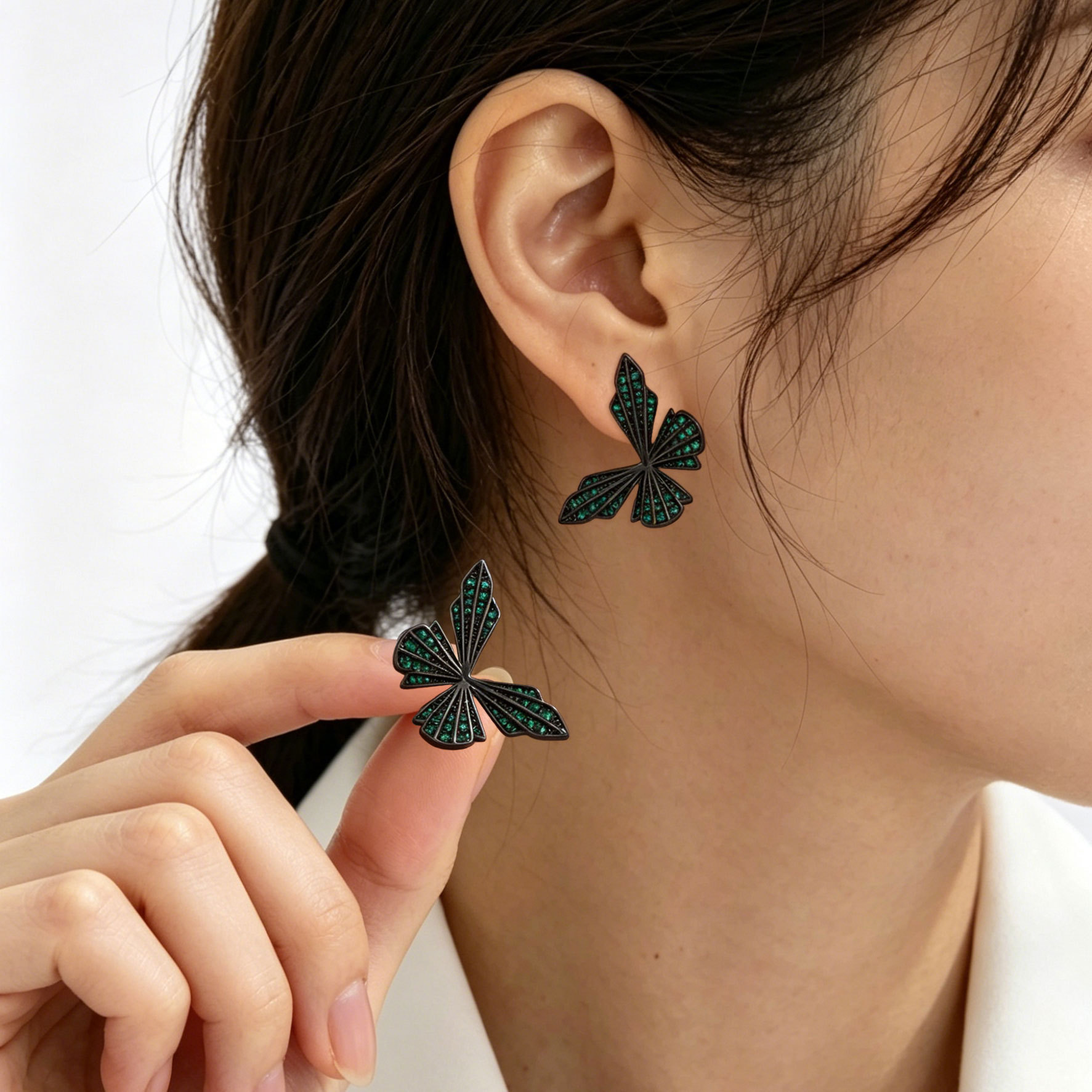 Vintage premium sentido mariposa aretes pistola de aleación de cobre electrochapado negro micro incrustado con circonio s925 agujas de plata elegante elegante