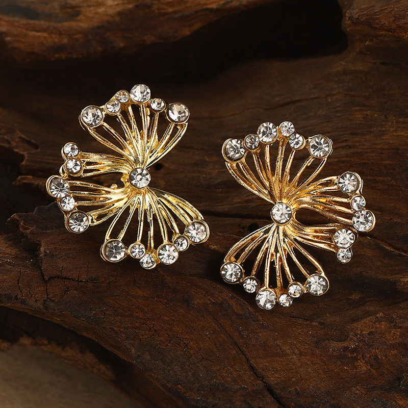 French bow stud earrings with diamond inlays, high-end hollowed-out earrings, feminine charm, individuality, summer light luxury, exquisite and best-selling earrings Specification image