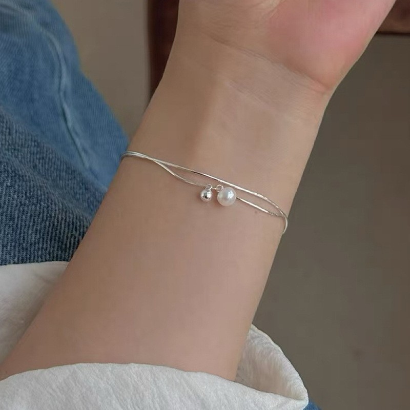 Aurora multi-color Crystal Silver bracelet for women, light luxury, fashion, high-end feel, simple and exquisite, high appearance level, best friend accessory Application Scenario