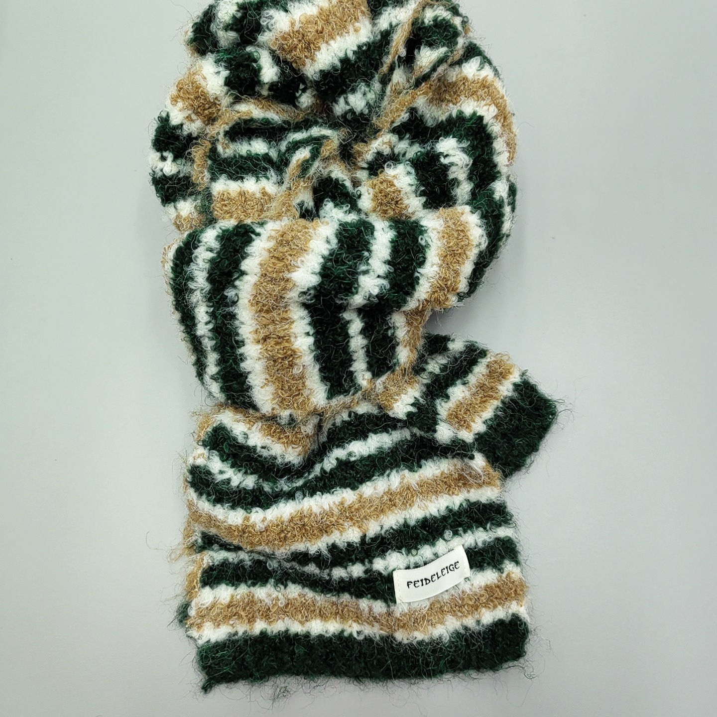 A faux lambskin striped scarf for women in a retro Korean style with contrasting colors, a soft and sticky couple's winter warmth thickened Instagram Application Scenario