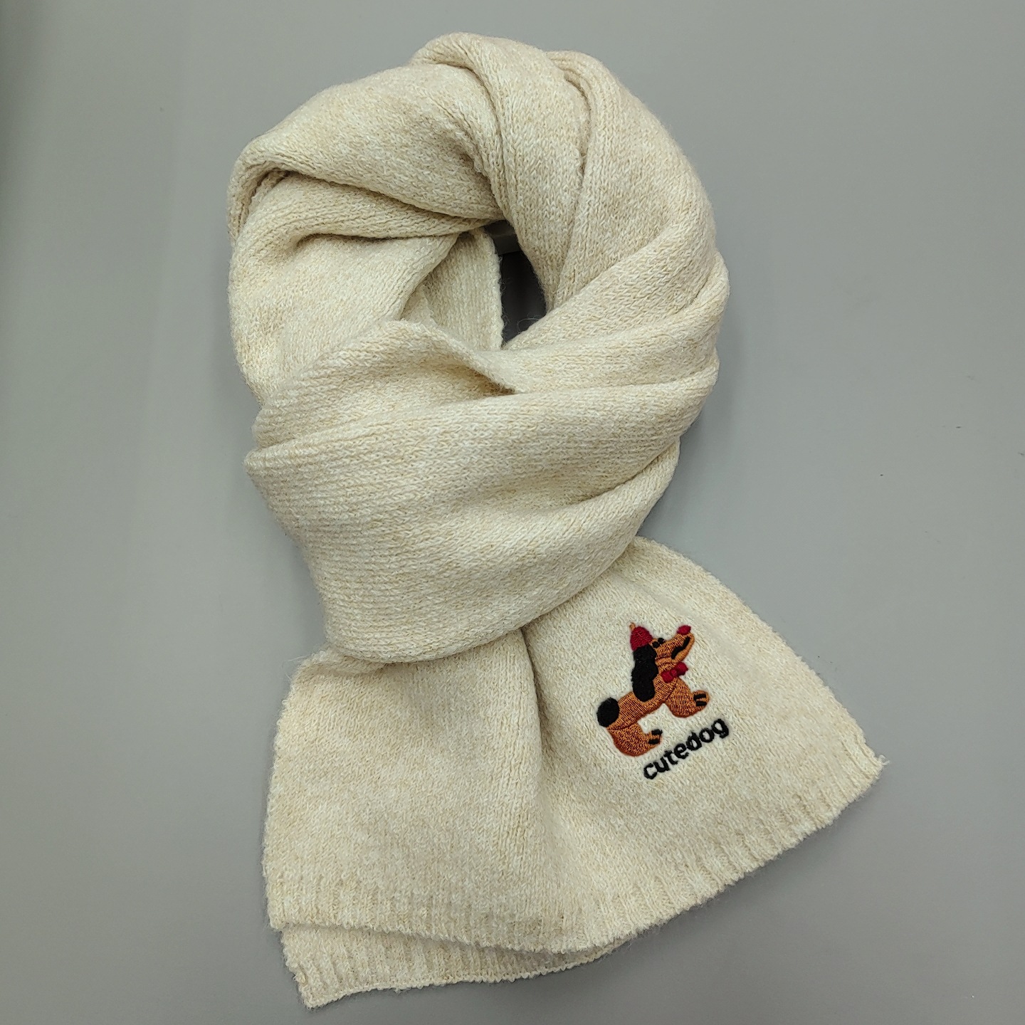 A new Korean-style solid-color embroidered puppy wool scarf for women's winter, fashionable and versatile, with a school style and warm knitted neck details Picture