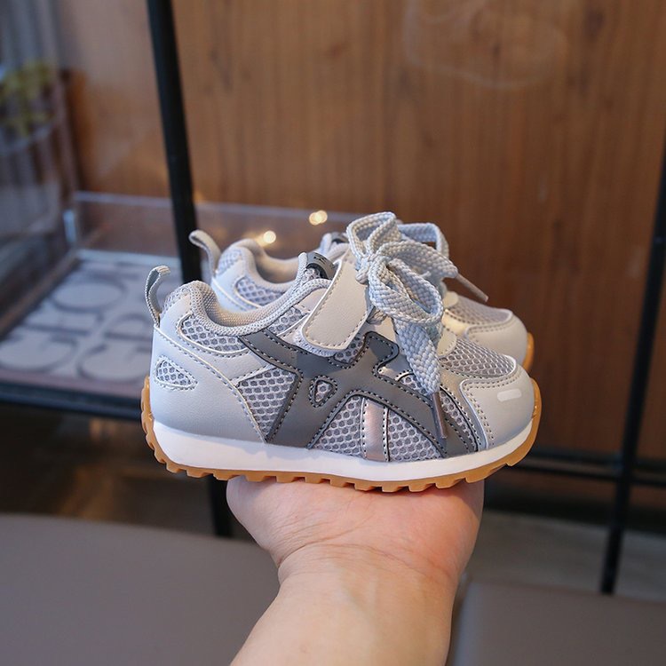 Boys' soft-soled comfortable sports casual shoes 2025 Autumn New Korean style fashionable and versatile girls' casual Forrest Gump shoes Application Scenario