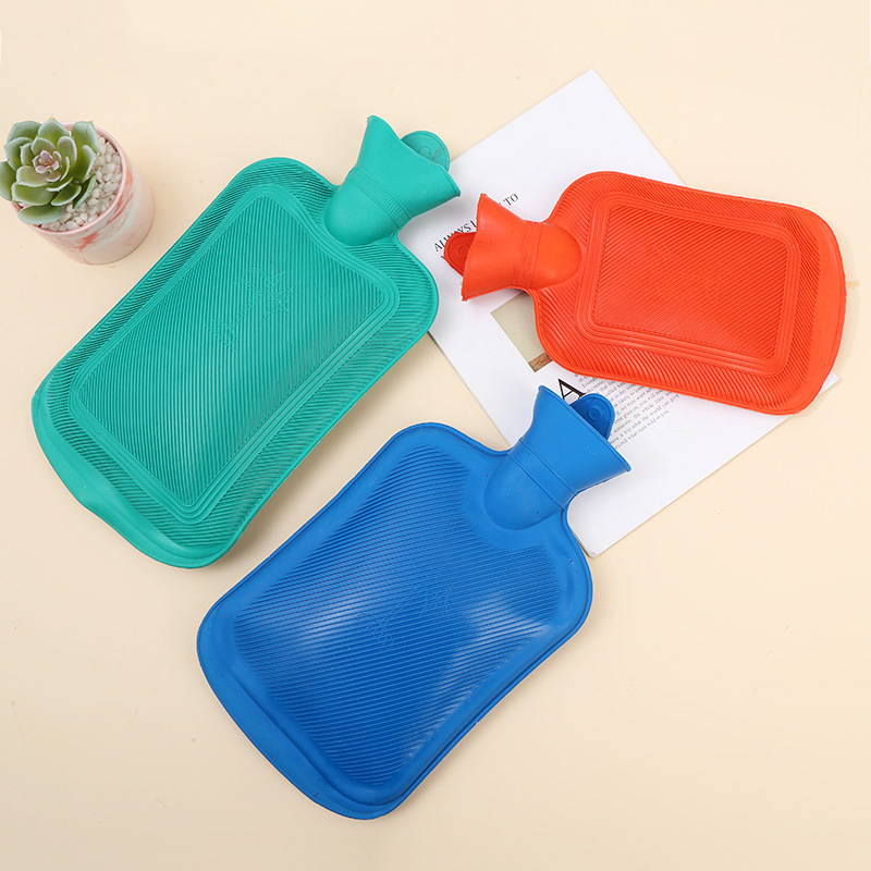 Rubber water-filled hot water bag, water-filled warm water bag, flannel cover, hand warmer, hand warmer, water-filled hand warmer in stock Application Scenario