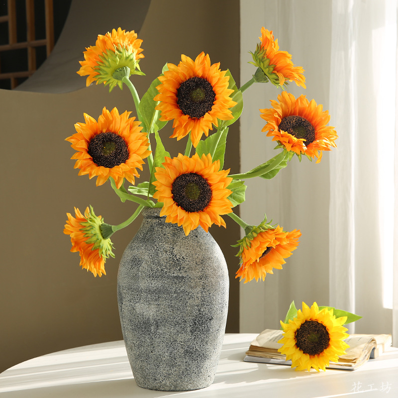 Single-headed sunflower artificial flowers, home living room decoration and arrangement, table flower arrangement, hotel and homestay artificial flower bouquets Application Scenario