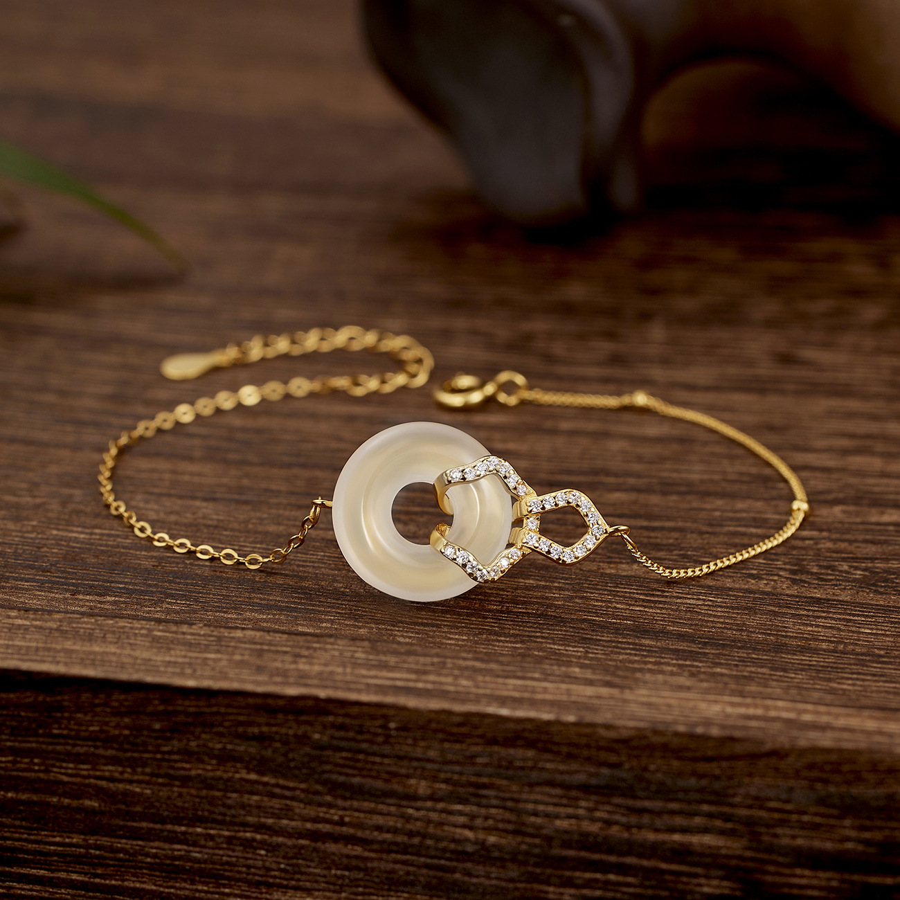 S925 Silver-white agate Palace Master Peace Pendant Women's bracelet, chalcedony gourd fashionable light luxury style zircon jewelry Application Scenario