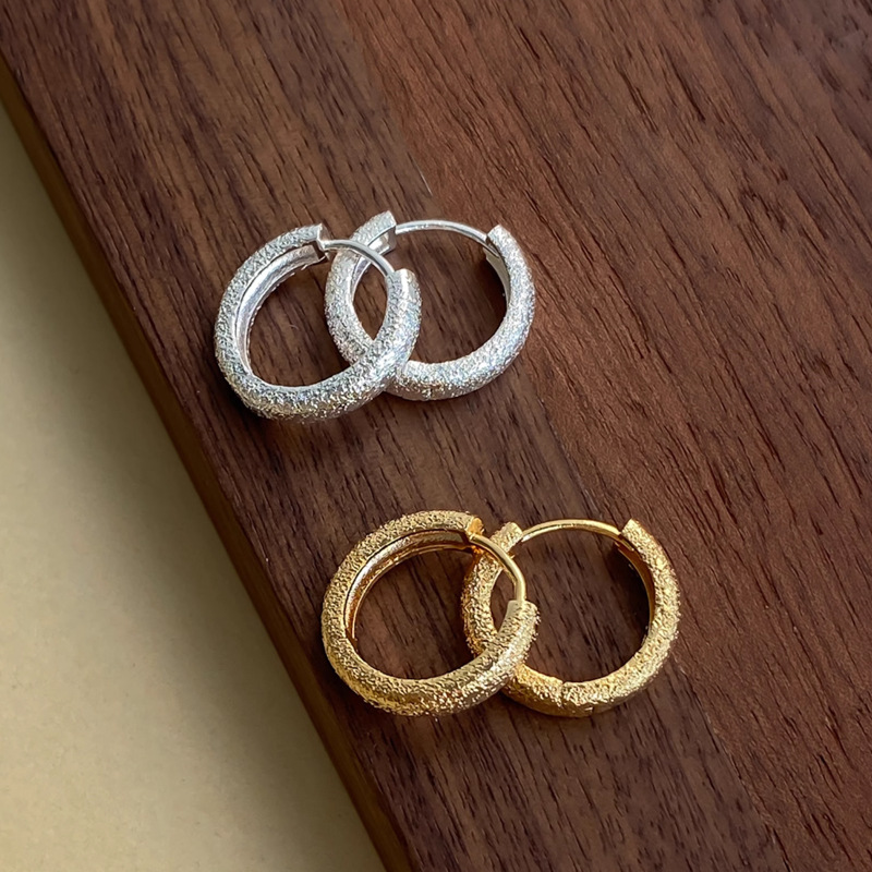 Simple and exquisite golden crushed ice gritty frosted plain ring earrings, fashionable and versatile, high-end ear buckles and earrings Specification image