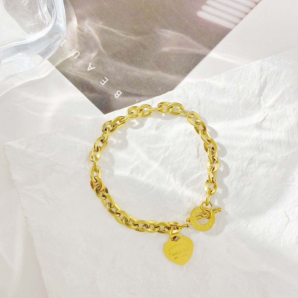 Reviewing the cross-border supply from Europe and America, we offer personalized and versatile stainless steel jewelry, OT clasps, and popular titanium steel bracelets Application Scenario