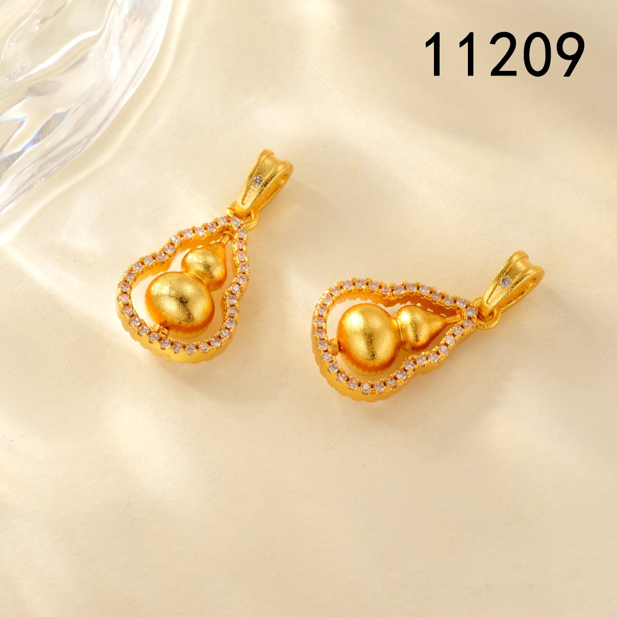 Sand gold inlaid zirconium gourd pendant, rotatable copper-plated real gold high color retention bracelet necklace clasp, DIY jewelry accessories details Picture