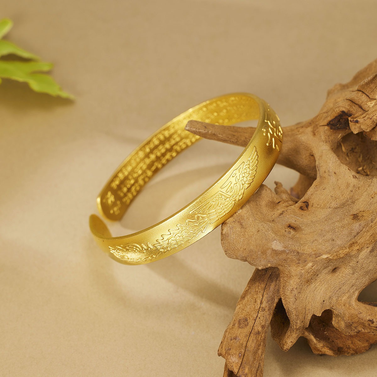 Wholesale Chinese-style copper gold-plated dragon and phoenix "Fu" character bracelets, new Chinese-style "Fu" character heart Sutra "ladies' open-top bracelets details Picture