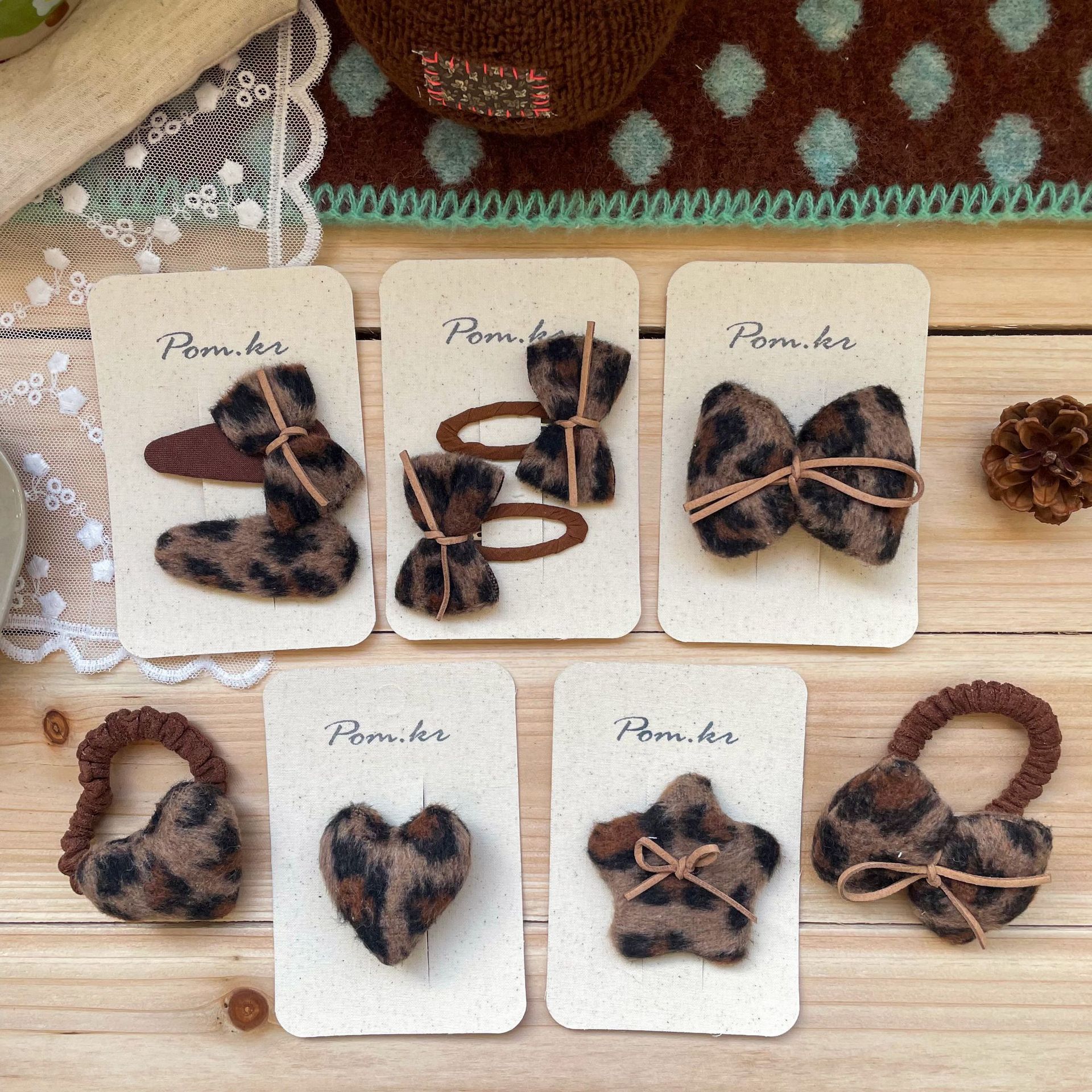 New Korean-style retro leopard print bow children's hair clips, sweet and cool girl velvet side hair clips, hair accessories, BB clips for girls Specification image