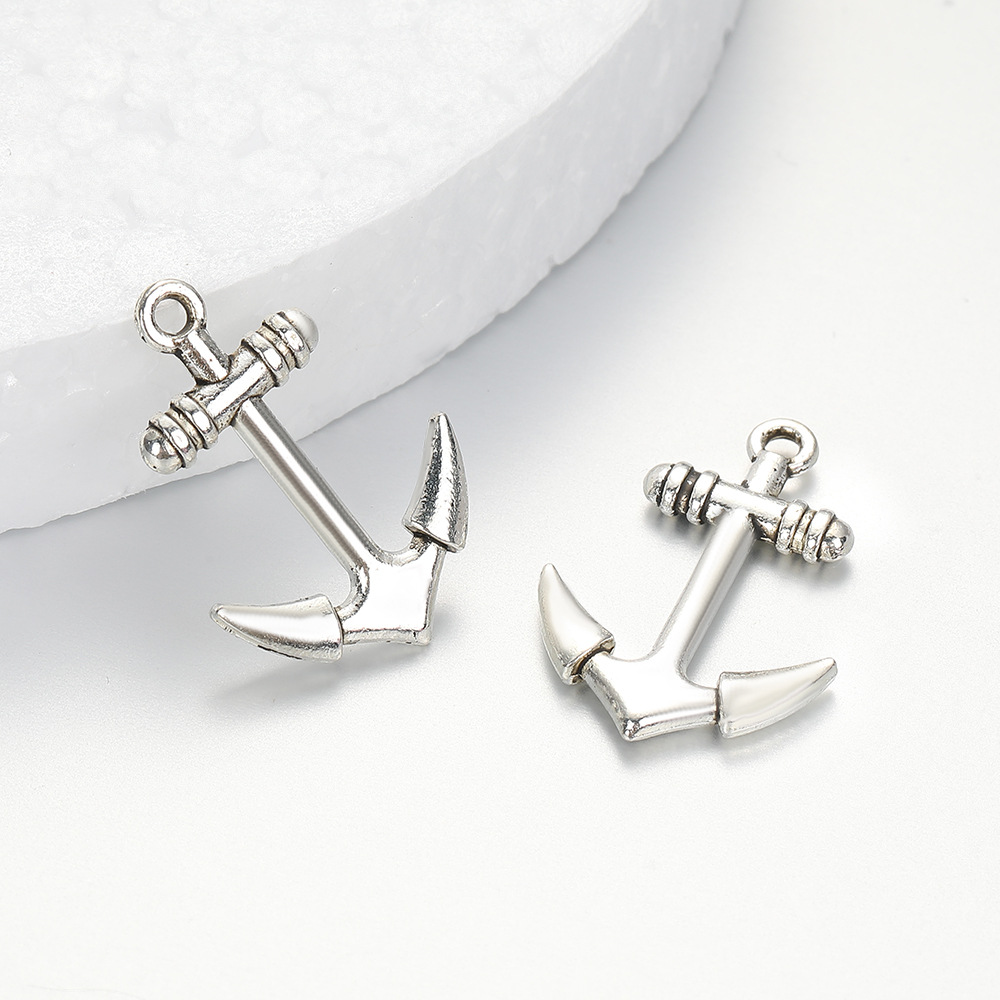 New vintage ship anchor, rudder, pendant, keychain accessory, diy handcrafted alloy jewelry accessory materials wholesale Application Scenario