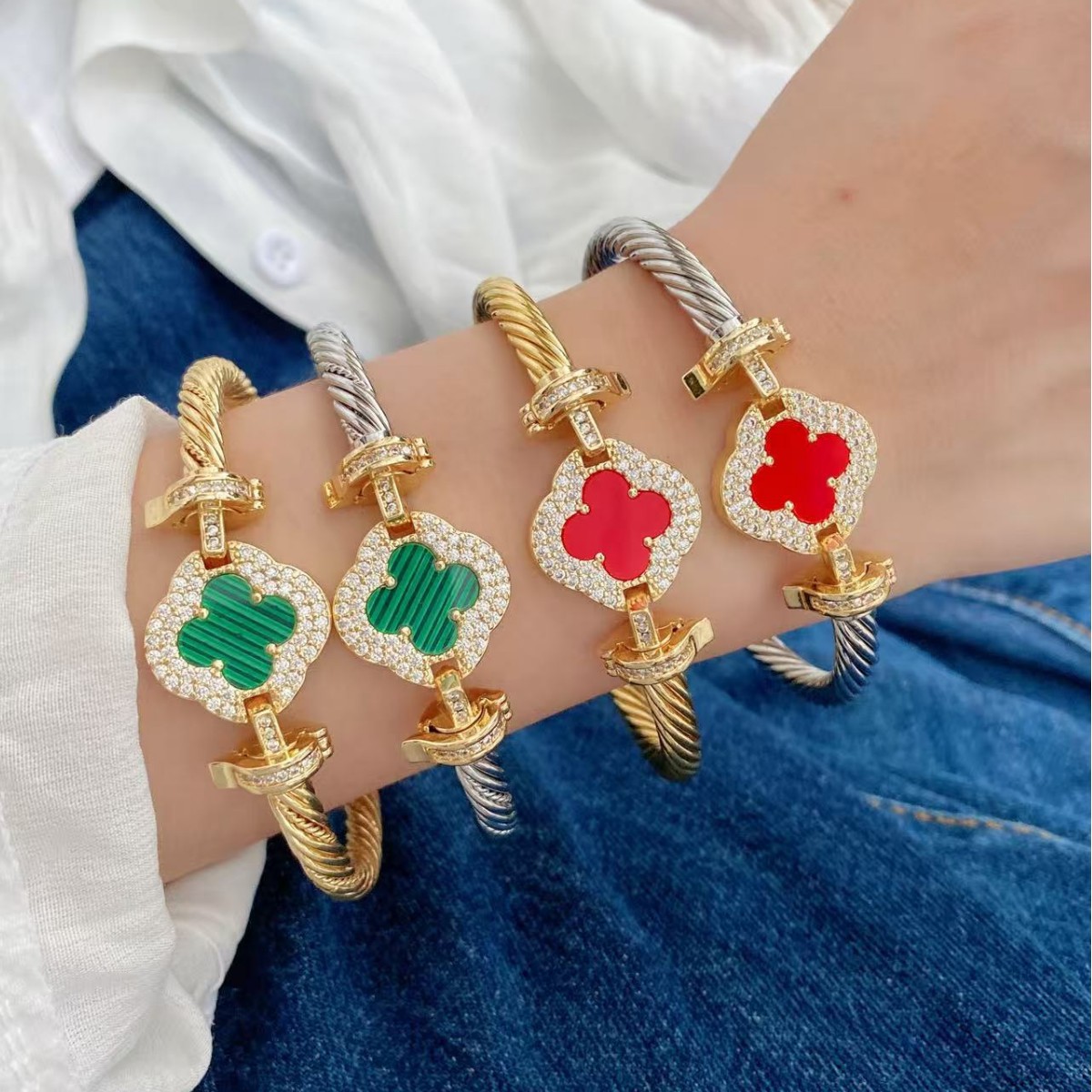 Wholesale of the popular, light luxury and high-end four-leaf clover cable bracelet on Xiaohongshu, a versatile and fashionable daily accessory full figure