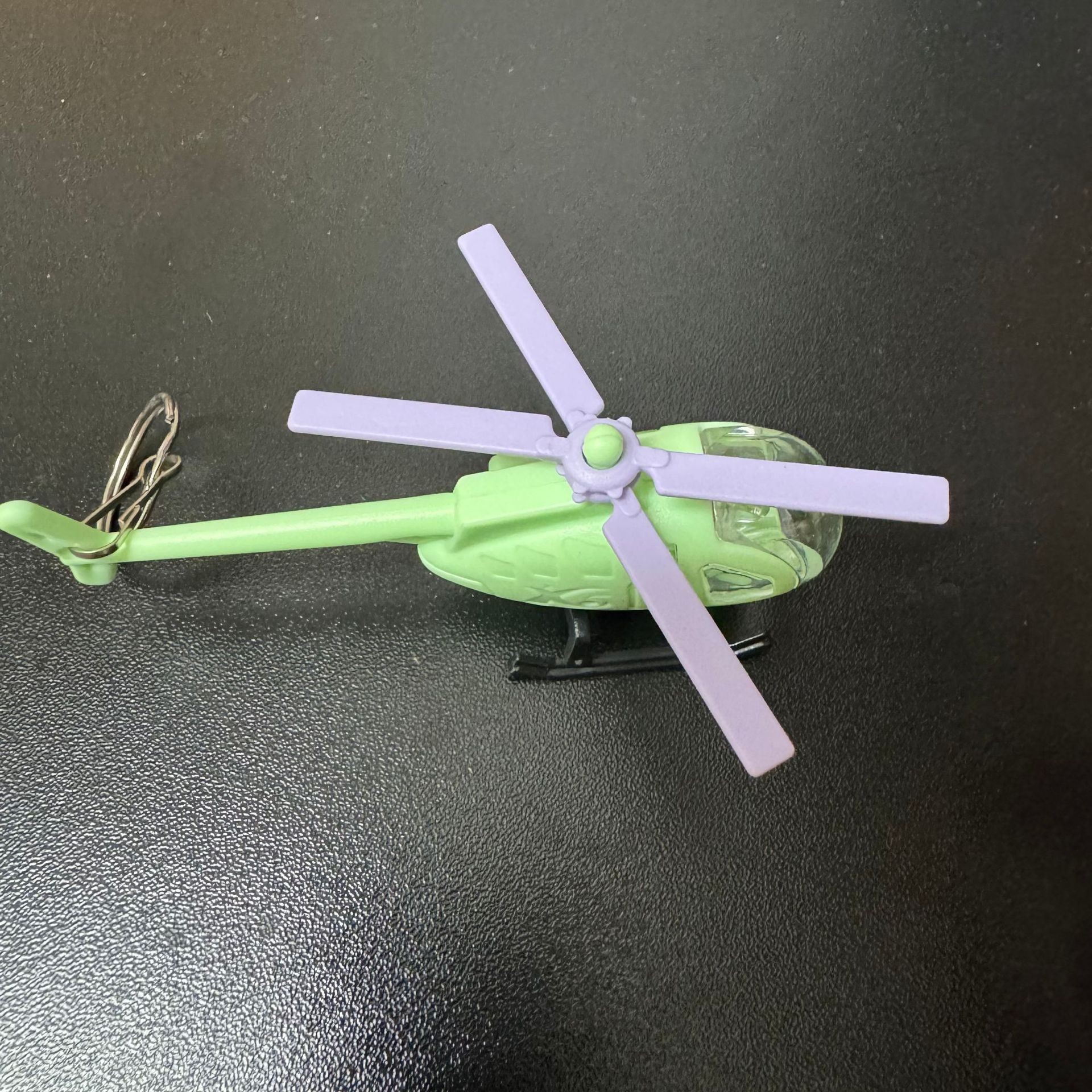Luminous helicopter keychains, children's toys, night market stalls, street stalls, wholesale of cartoon creative gifts Specification image