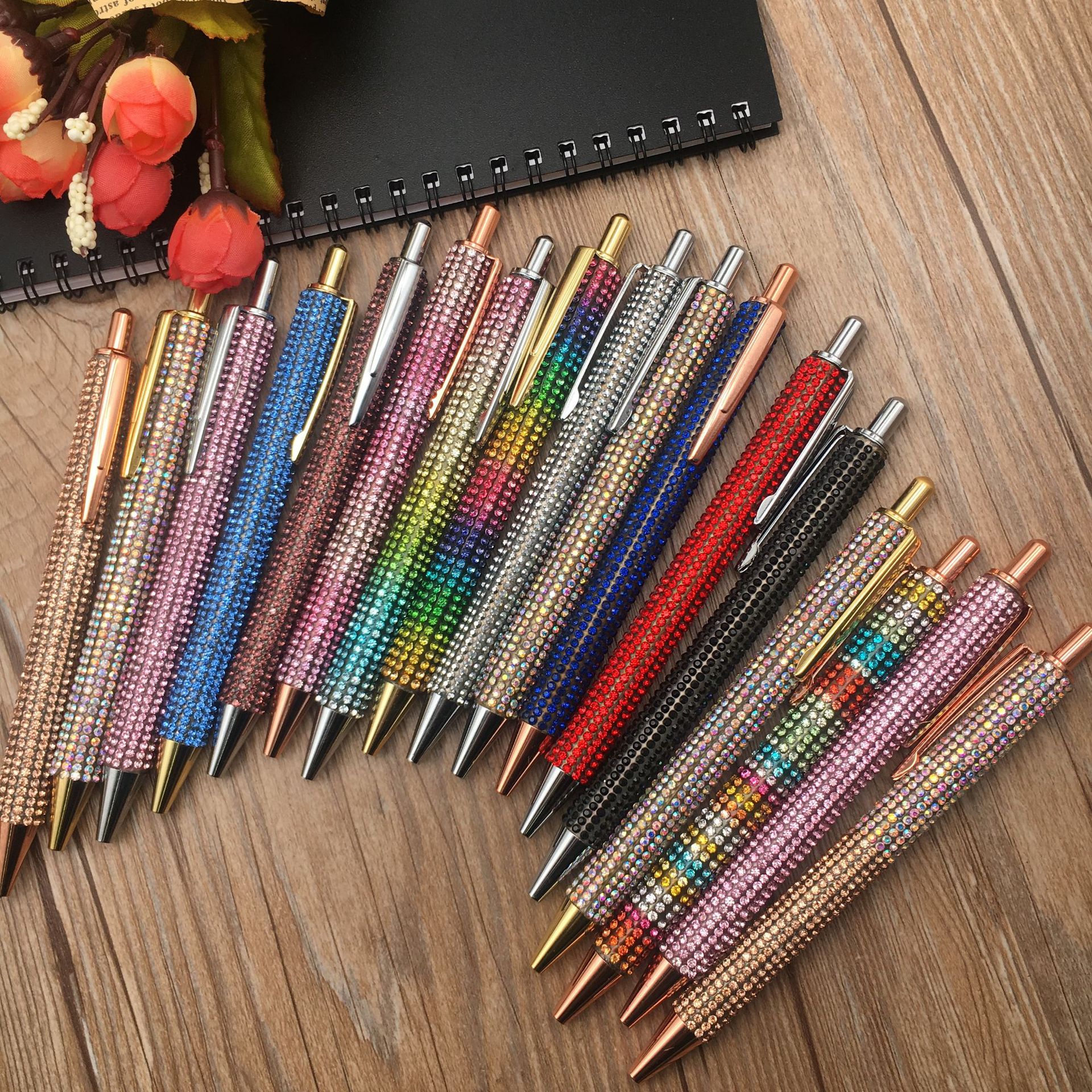 Metal core press diamond pens, ballpoint pens, multi-color copper metal pens, crystal pens, water diamond pens are in stock and available for wholesale