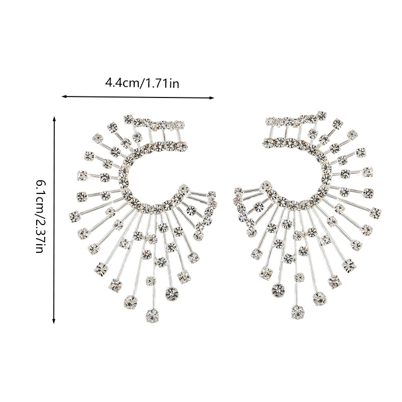 European and American cross-border novel design C-shaped full diamond large stud earrings for women, trendy and fashionable, shiny rhinestone earrings Application Scenario