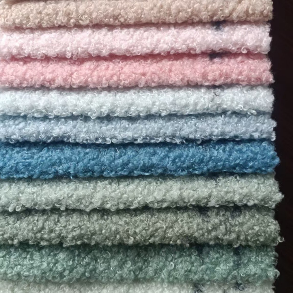 RPET sheepfold fleece fabric, granular fleece, teddy fleece, toy clothing, throw pillows, sofa, pet clothing fabric Application Scenario