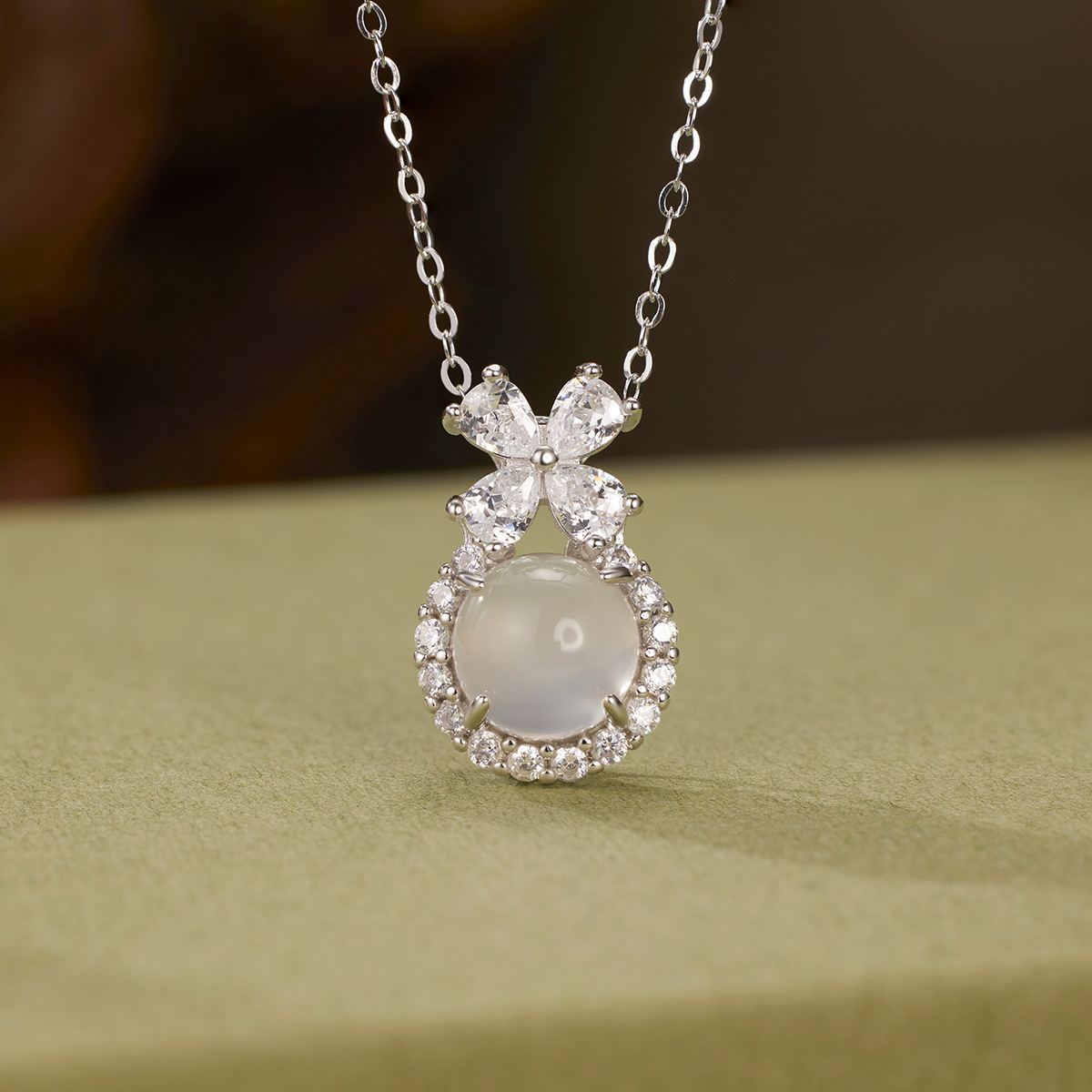 S925 pure silver Princess necklace, women's light luxury and high-end feel, bow collarbone chain, high ice chalcedony pendant full figure