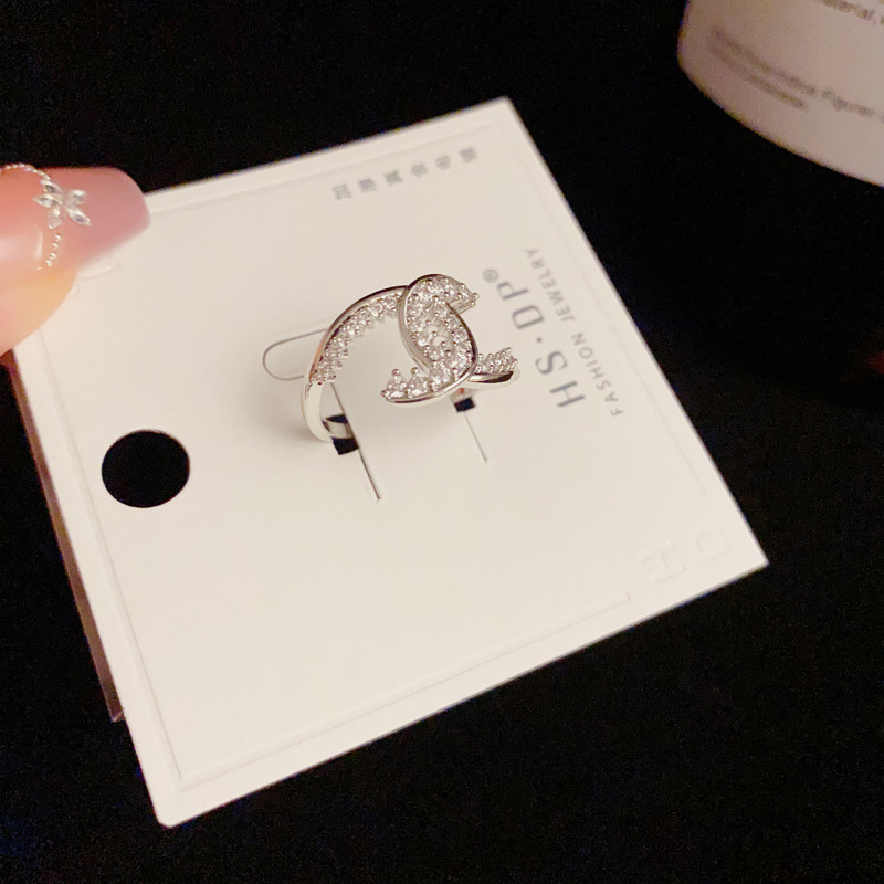 This is a new summer fashion Chanel style full-diamond letter open-mouth ring with a unique, light luxury, versatile and super shiny design details Picture