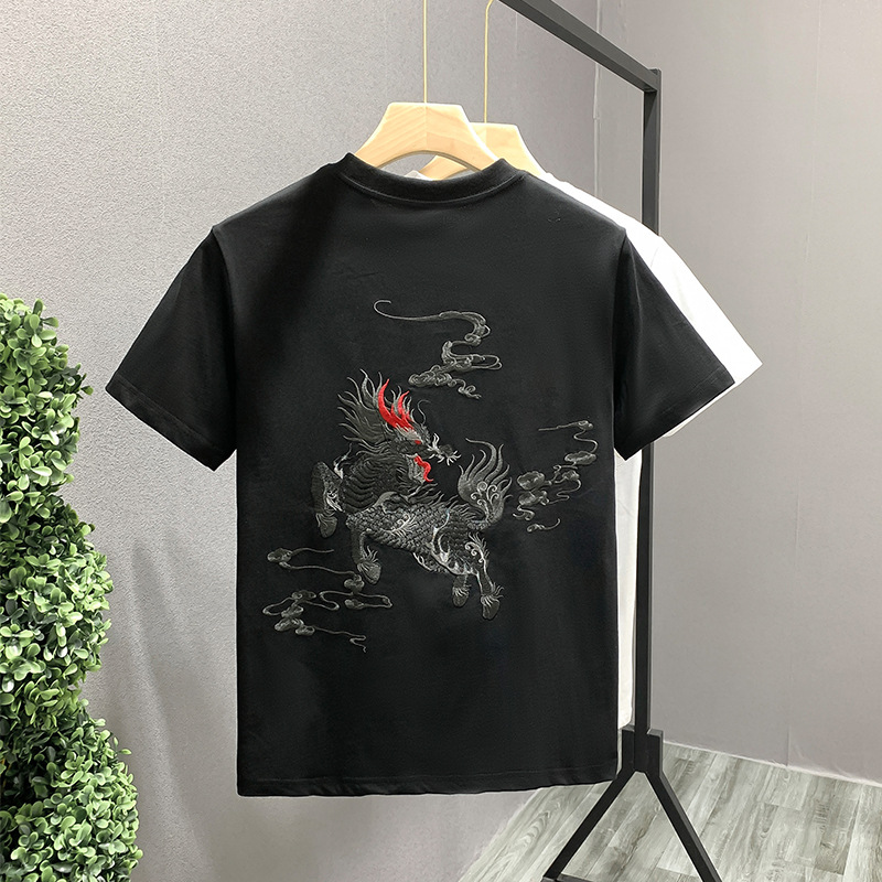 "National Trend Europe Station Fashion Trend brand light luxury men's T-shirt short-sleeved, Kirin embroidered round-neck European brand half-sleeved T-shirt for young people.