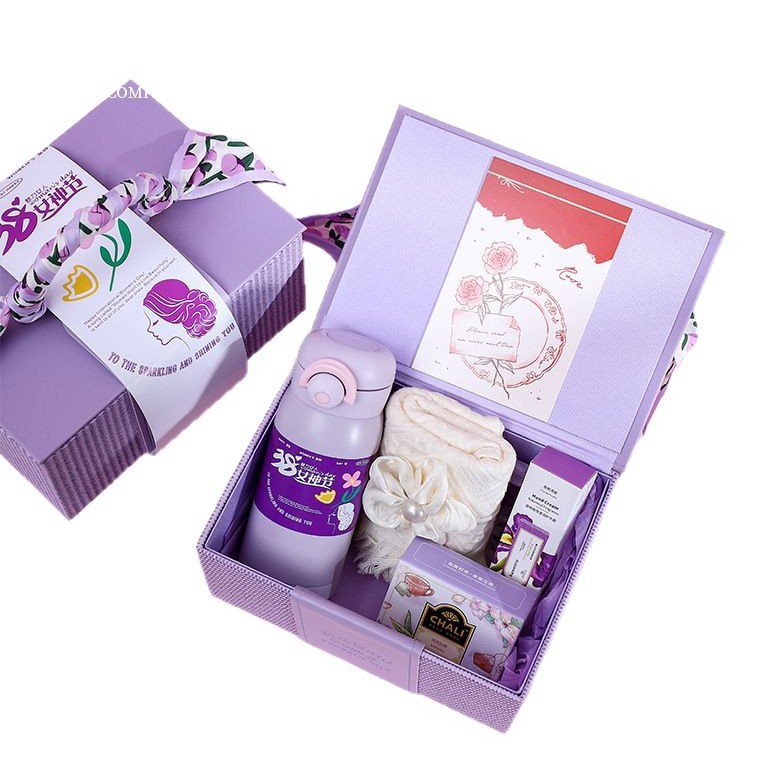 This is a high-end leather square box gift with the same style as Xiaohongshu. It's a Qixi Festival gift for girls and a birthday present for their best friends Item Picture