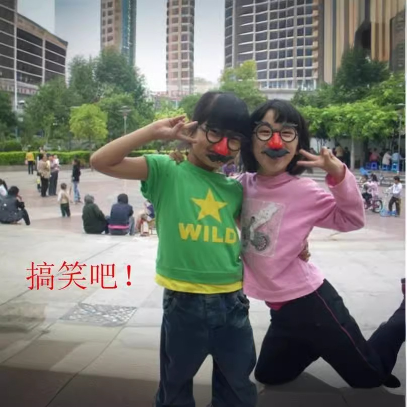 "Blowing beard, glaring eyes, small glasses, blowing dragon, big nose glasses, blowing dragon factory direct sales, prank wholesale. details Picture