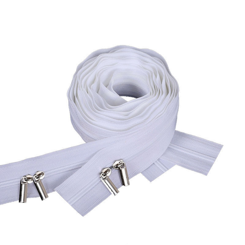 Thickened quilt cover special zipper head smooth plate No. 3 metal silver high-quality nylon straight teeth quilt cover bed sheet pull lock head Application Scenario