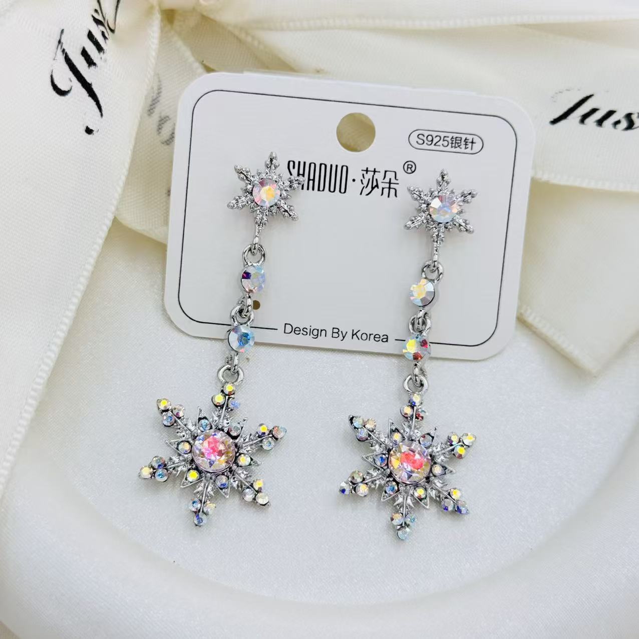 Korean-style silver snowflake-shaped earrings set with rainbow halo crystal S925 silver needle ice crystal background accessory earrings Specification image
