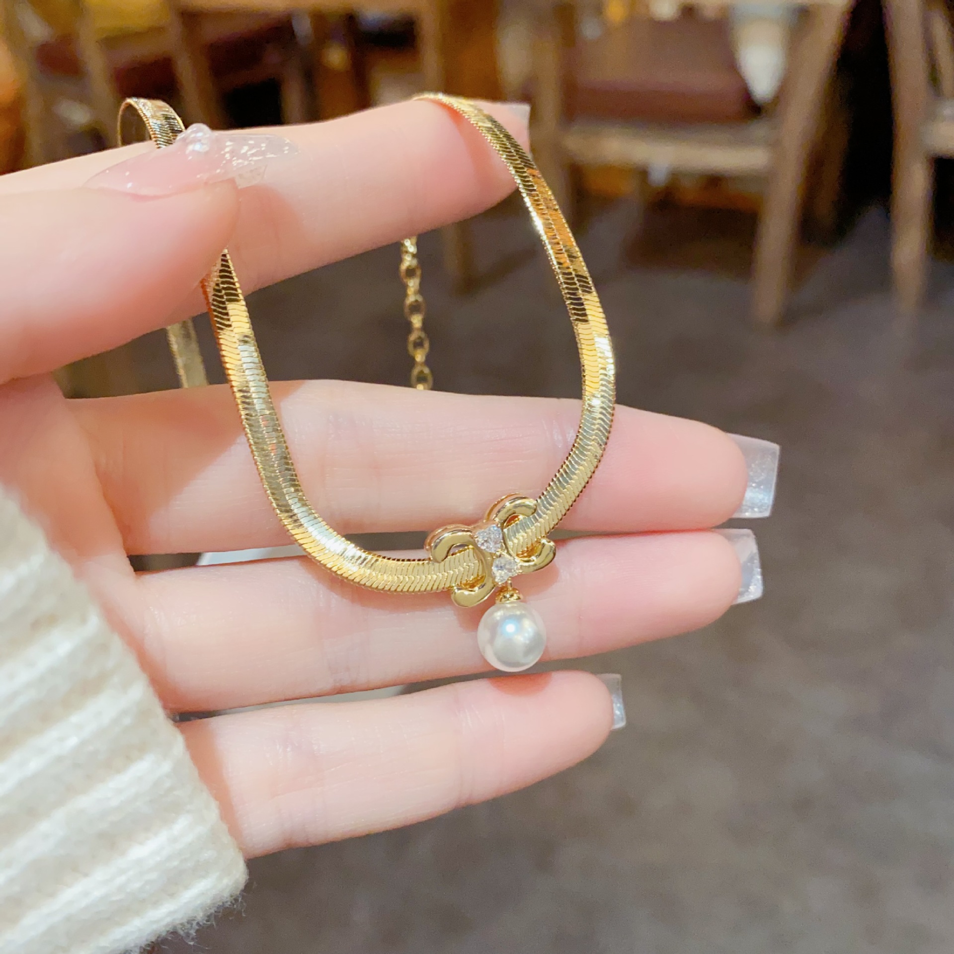 Japanese and Korean style, high-end and exquisite Arc de Triomphe pearl necklace, women's fashion, cold style, niche design sense collarbone chain