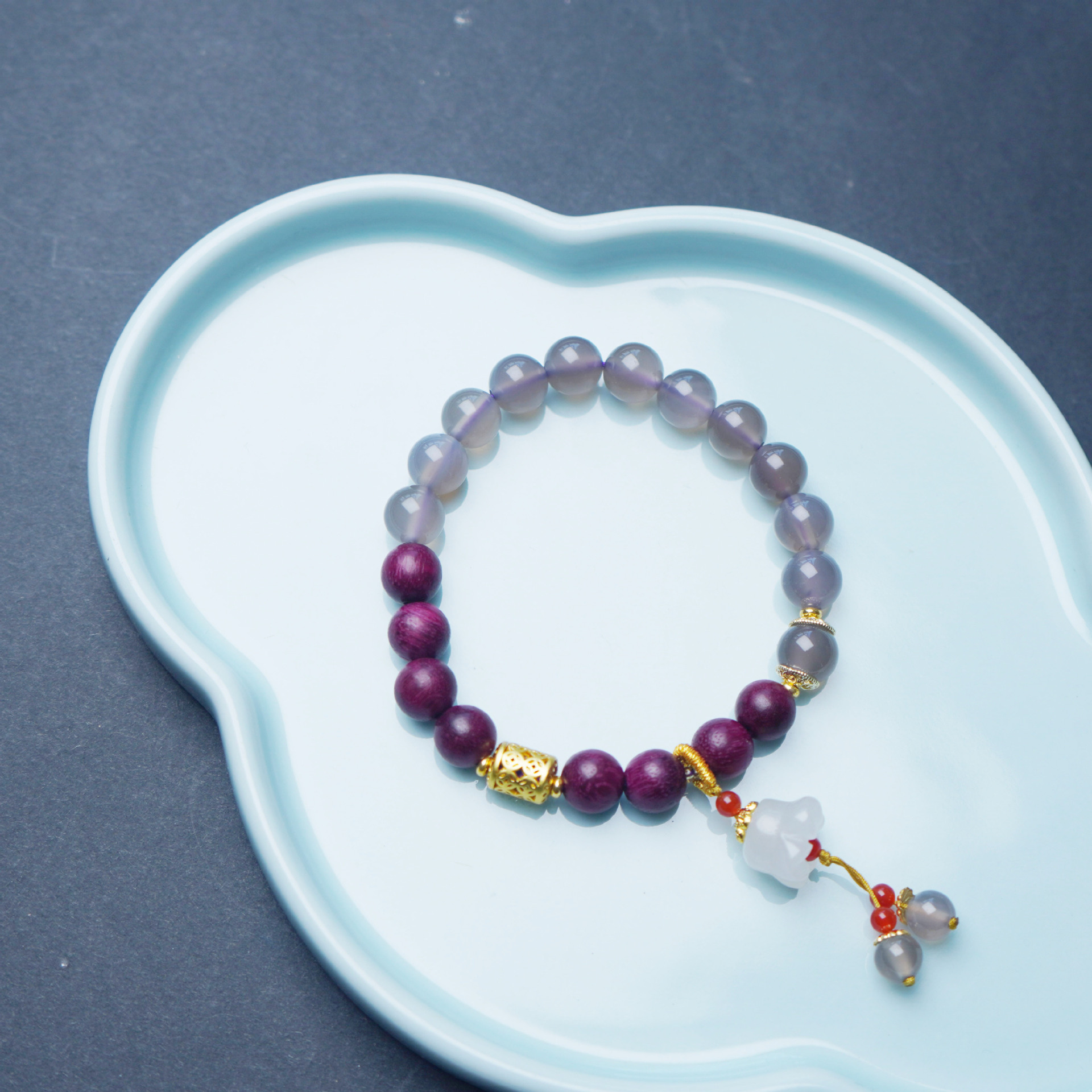 Wholesale of vintage natural grey agate lily of the valley handcrafted bracelets, sandalwood running rings, cultural play Buddhist prayer beads, men's and women's jewelry Specification image