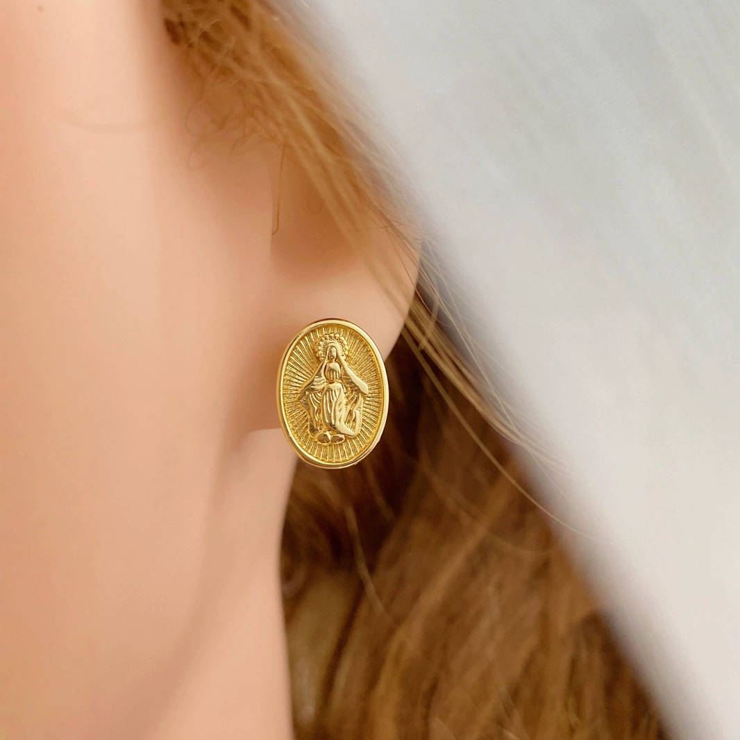 Wholesale of classic and versatile European and American fashionable new Virgin metal glossy stud earrings details Picture