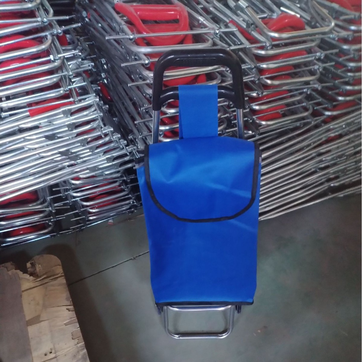 Supermarket shopping trolley cloth bag, portable promotional LOGO printable small trolley, elderly grocery shopping trolley cloth bag Application Scenario