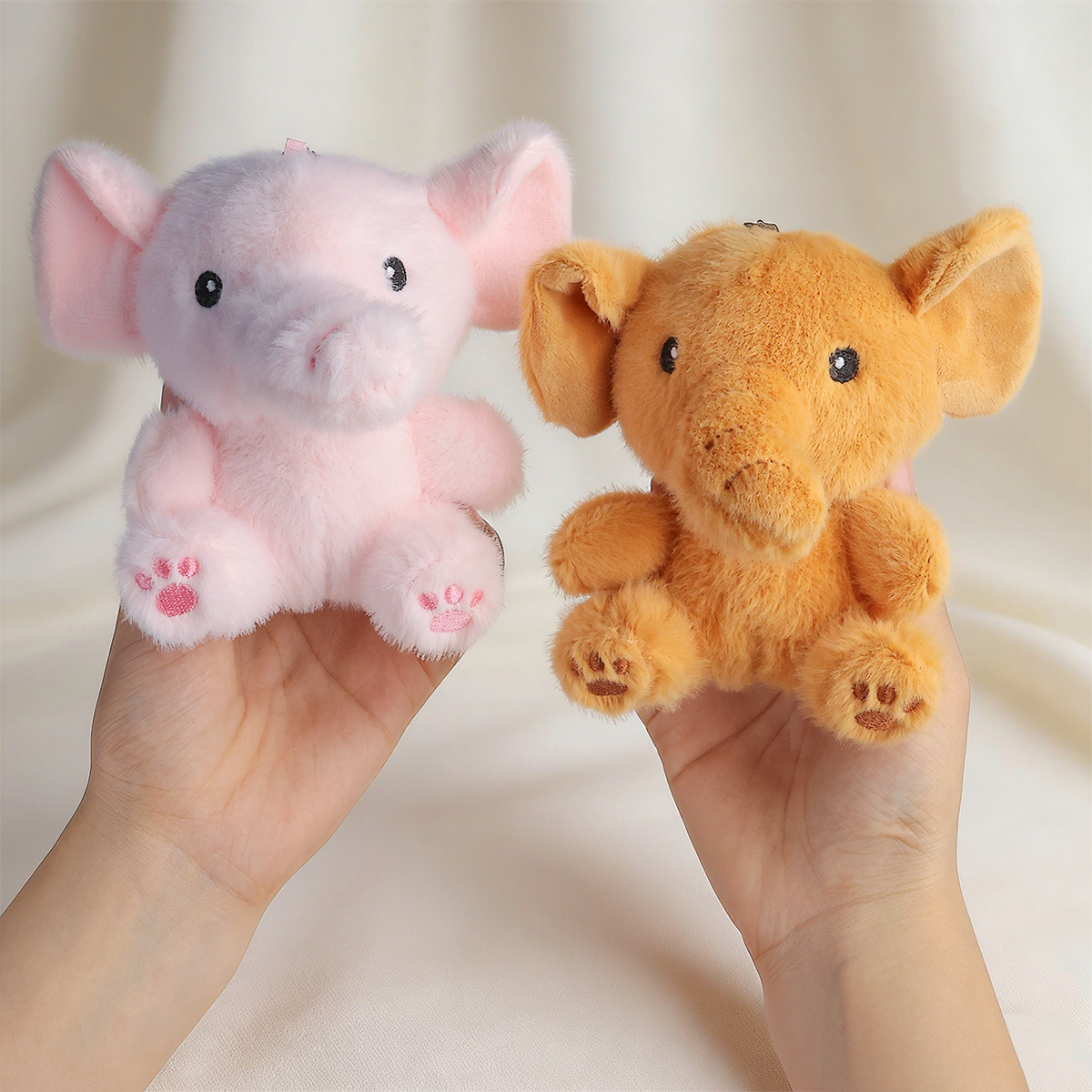 Cute plush keychain accessories, schoolbag pendants, ground promotion practical throwing dolls, small gifts and souvenirs Specification image