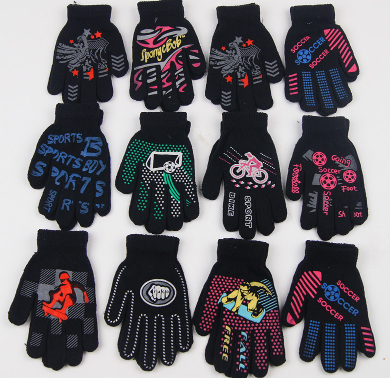 Self-produced and self-sold full-finger gloves, winter knitted magic dot print gloves, men's warm and anti-slip finger cots Application Scenario
