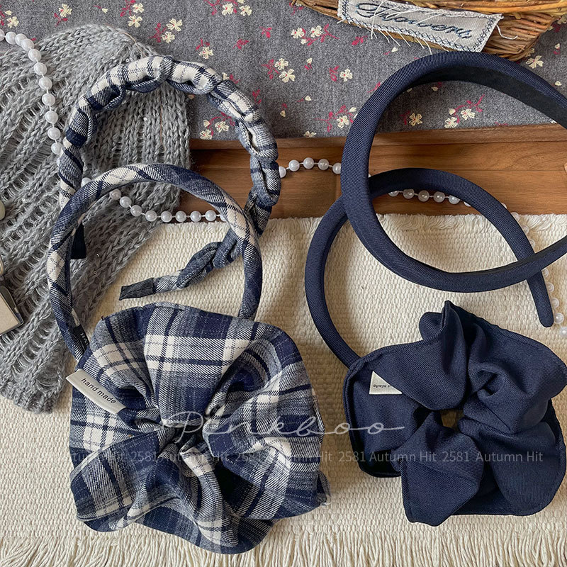 New Korean-style blue checkered large colon hair band, handcrafted bun hair band made of fabric for girls, high head top hair band, women's navy blue checkered solid color hair accessory, hair band bow style, girls' autumn and winter retro daily fashion headwear set Application Scenario
