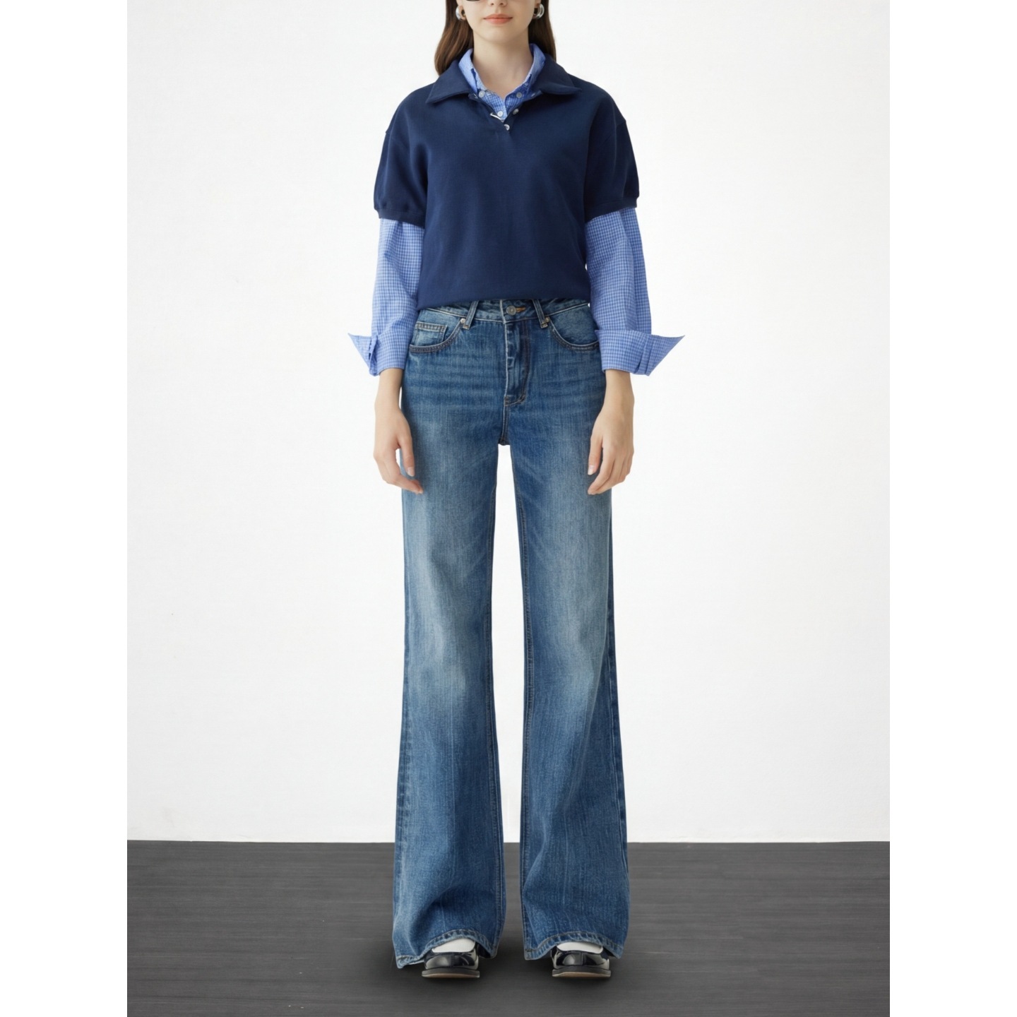 High-end, loose, non-leg-hugging, slightly flared jeans for women 2026 spring, high-waisted flared pants for women, narrow wide-leg pants details Picture
