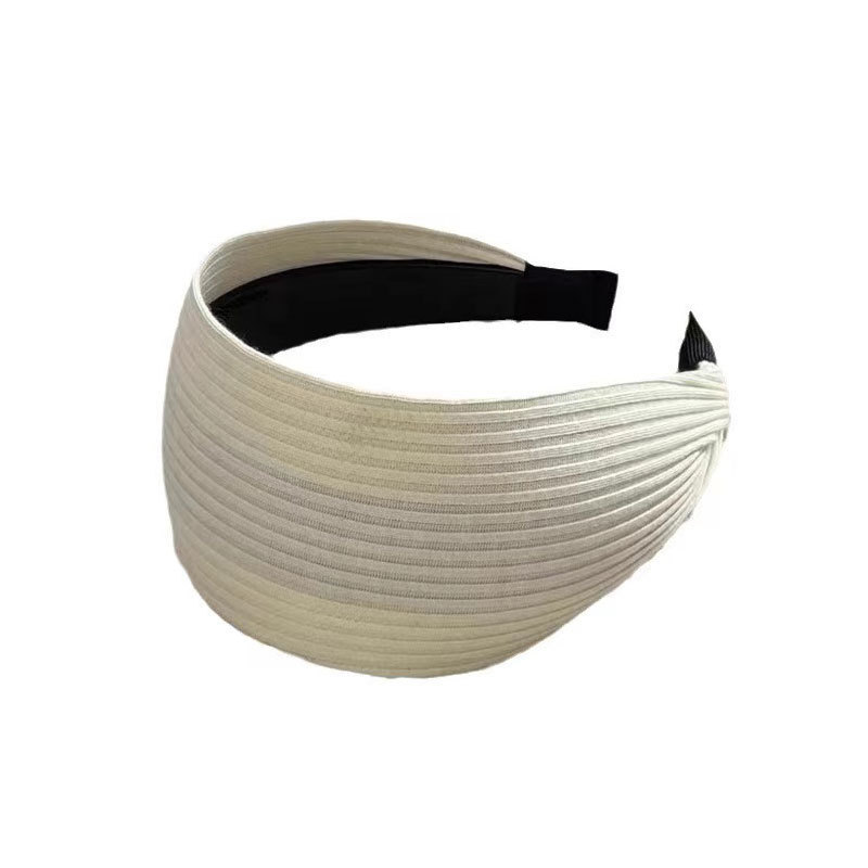 This Korean-style knitted hairband, which is the same as the popular ones, is a high-end headwear with a wide band for women's fitness and sporty style Item Picture