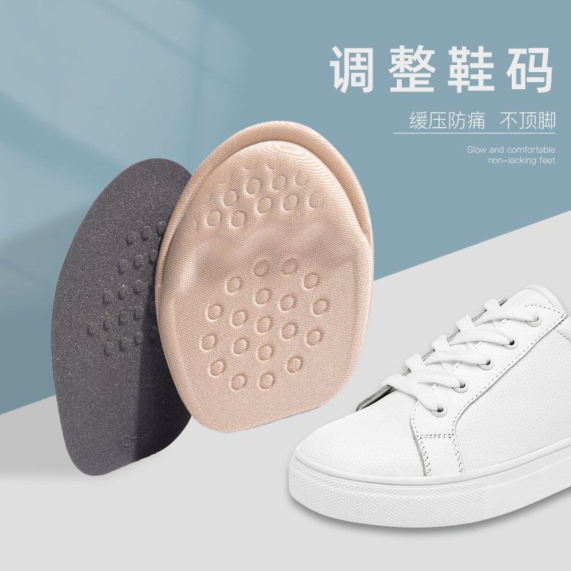 The shoes have been greatly upgraded. The sports shoes are adjustable for both men and women. They are filled with insoles, toe plugs, and half-size insoles on the forefoot. The shoes are one and a half sizes larger