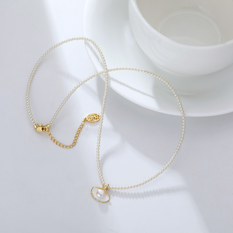 Bai Ling Jewelry's fashionable and light luxury pearl fan-shaped shell necklace features a niche design and a high-end, elegant pendant details Picture