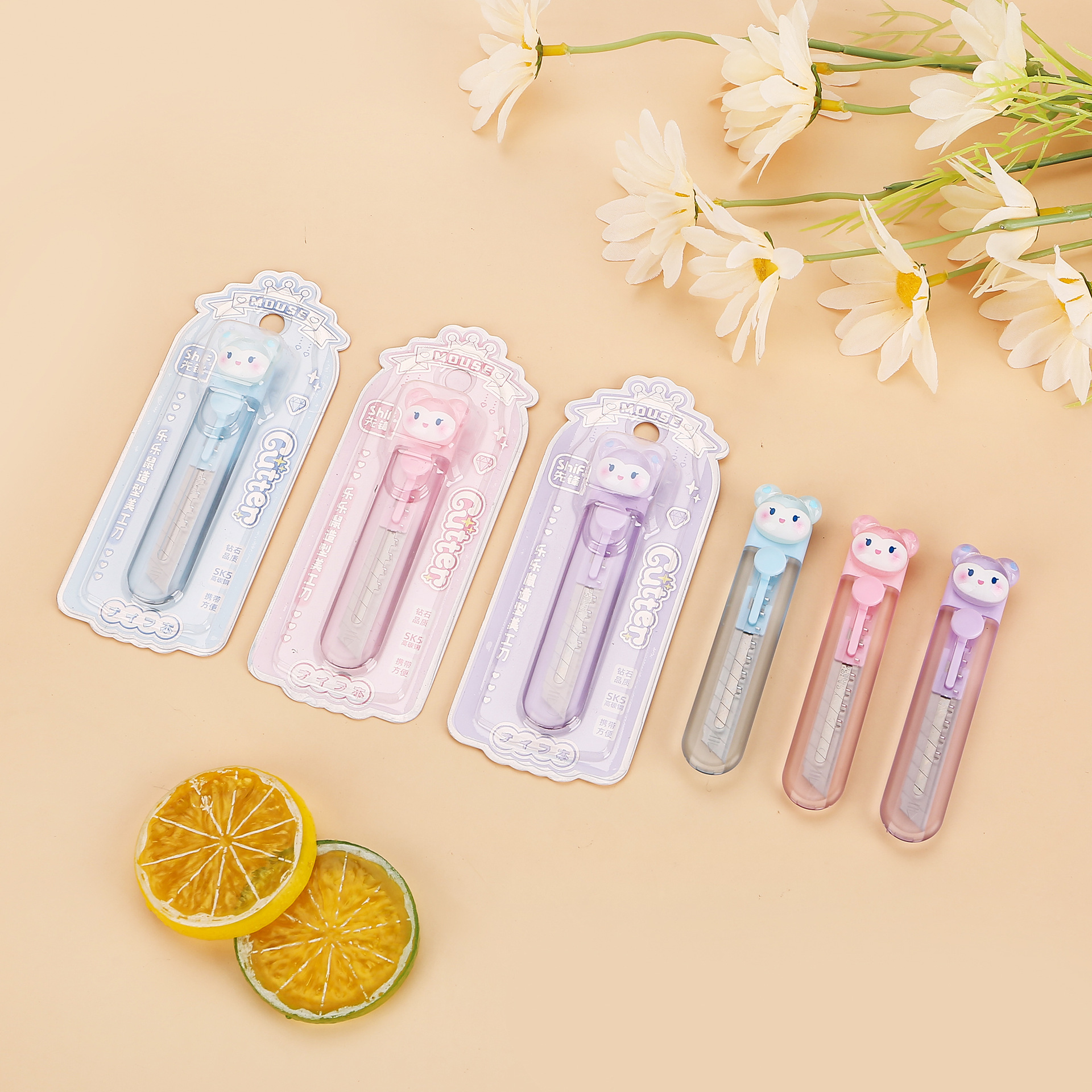 Pioneer 8177 cartoon utility knife, parcel opening knife, paper cutting knife, wallpaper knife, hand knife, widely used by students Specification image