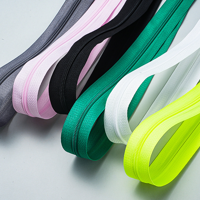 Wholesale of 100-meter bundles of nylon zippers with No. 3 and No. 5 sizes. Available in multiple colors for wholesale Specification drawing