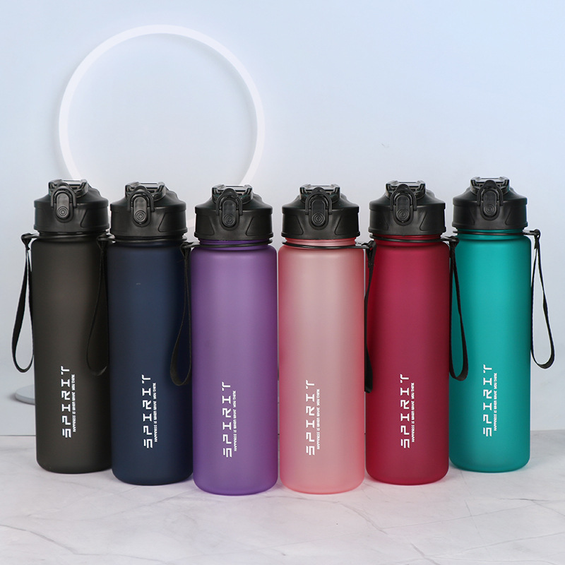 Cross-border simple plastic water cup, space cup, straw cup, lifting rope, outdoor sports, 750ml men's jumping lid, shockproof