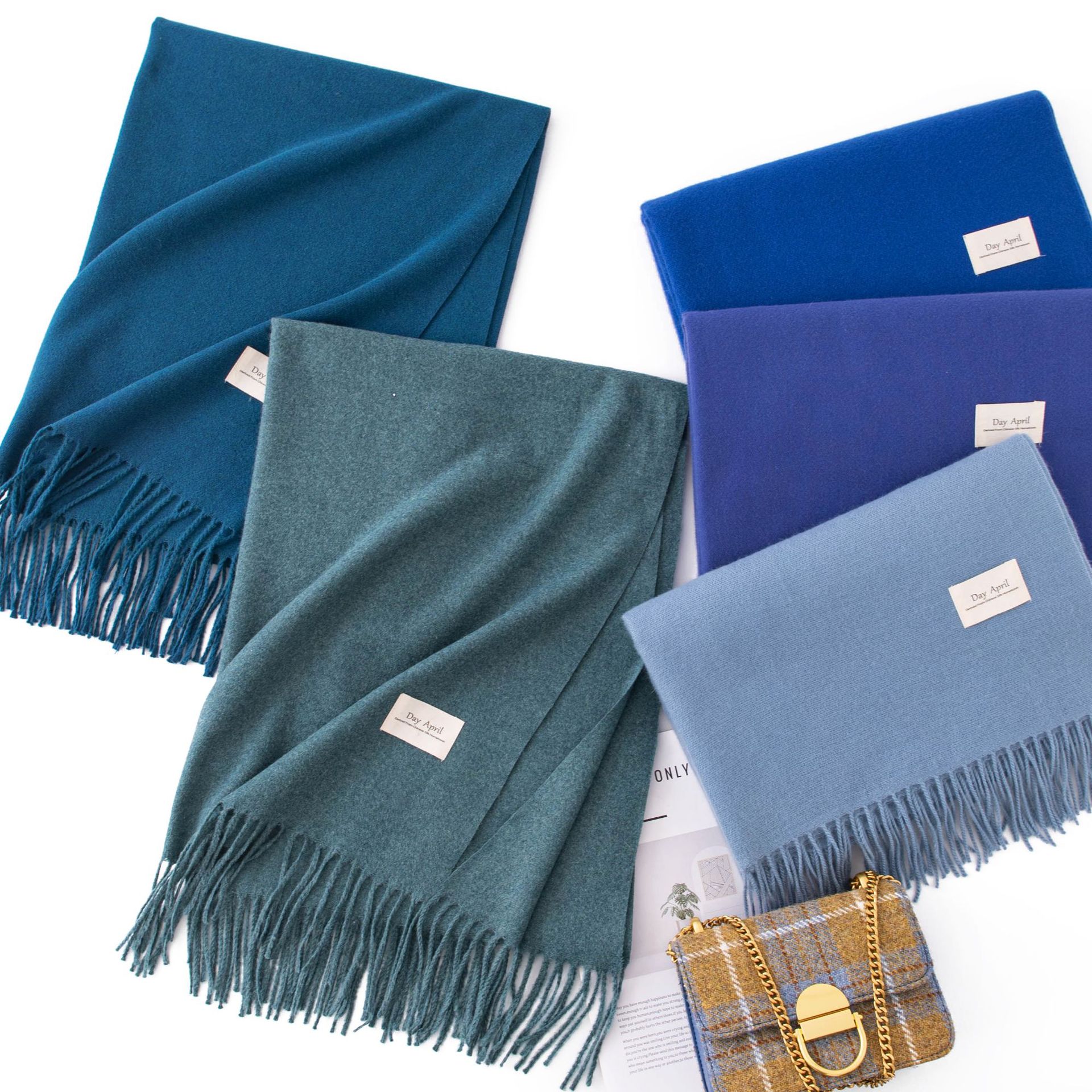 The 2025 new style of autumn and winter Korean-style atmosphere scarf is a versatile choice for women. It is a solid-color warm faux cashmere scarf and a shawl Specification image
