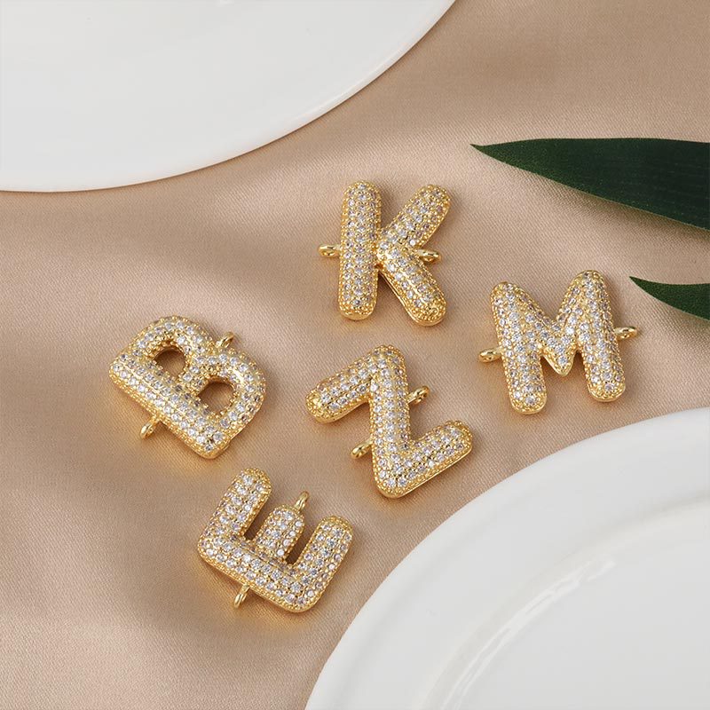Honglu Cross-border's new 26-letter English letter pendant necklace accessory, a fashionable copper-plated and zircon pendant accessory Specification image