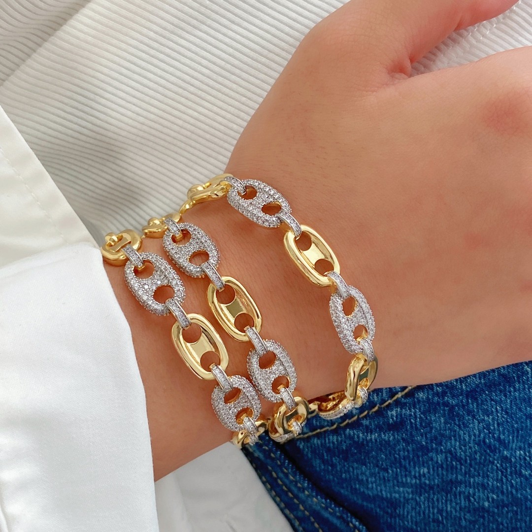 New cross-border half-sided diamond-encrusted pig nose bracelet for women, European and American light luxury gold-plated bracelet, personalized foreign trade bracelet and jewelry full figure