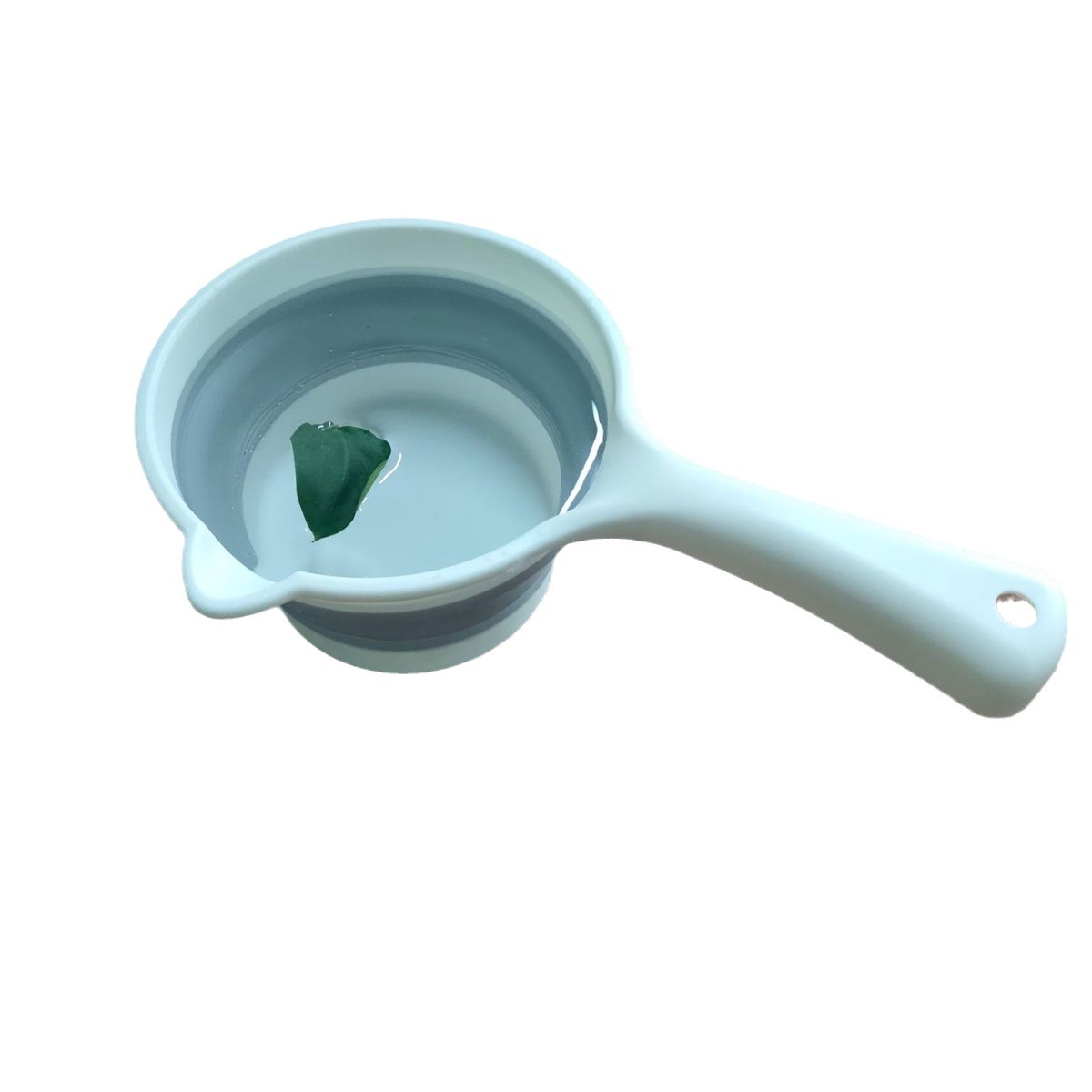 折叠水舀宝宝家居洗头杯婴儿洗澡水瓢水舀花洒沐浴塑料水勺家用白底实物图