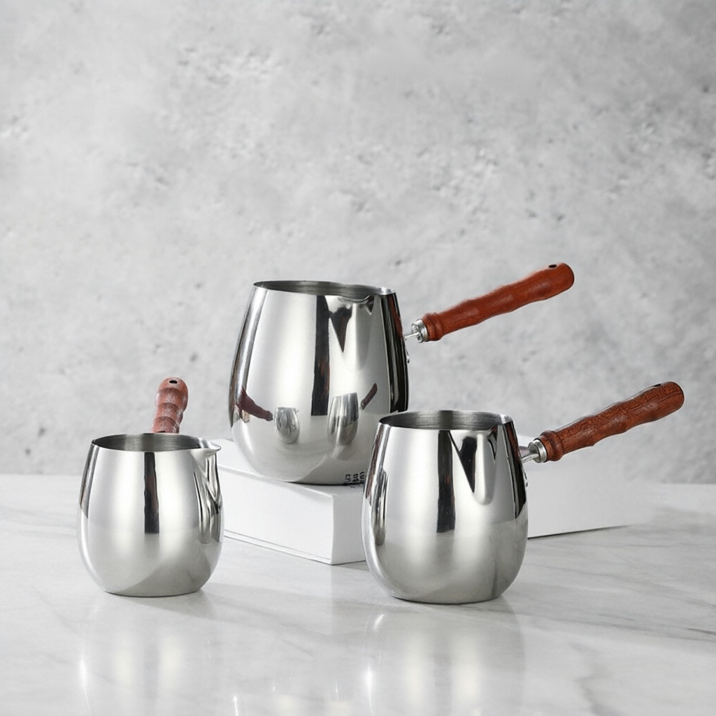 304 stainless steel latte art milk cup, small oil-pouring pot, hot oil baby food pot, milk pot, long handle, household oil-pouring pot details Picture
