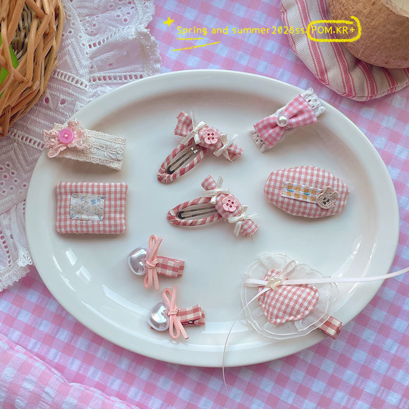 pom.kr Spring New Collection: Pink checkered bow hair clips, children's fabric side fringe hair clips details Picture