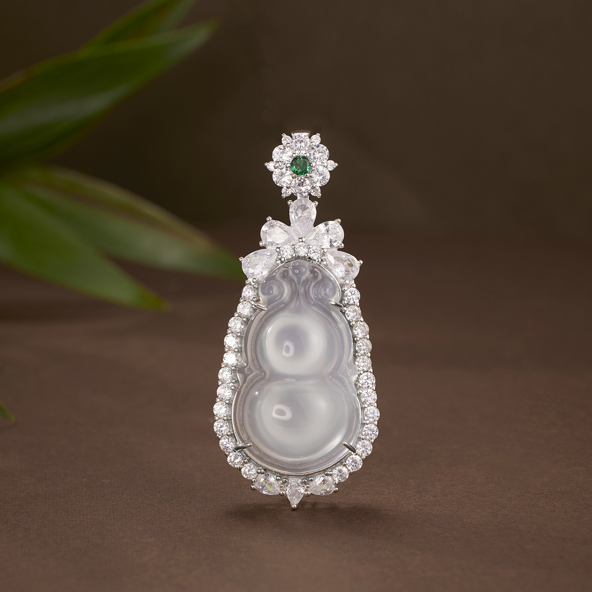 S925 pure silver New Chinese-style high ice transparent white chalcedony gourd pendant, jade collarbone chain pendant and jewelry manufacturer wholesale Application Scenario