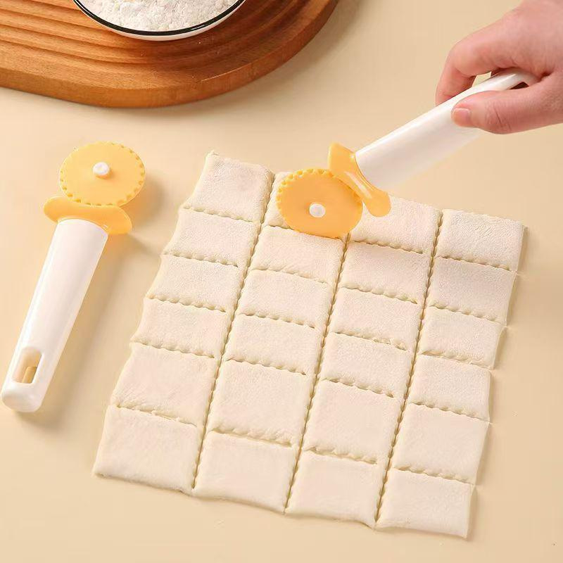 Light luxury and simple cake demolder, demolding knife, baking tool, cake demolding knife, special demolding knife, cake tool Application Scenario