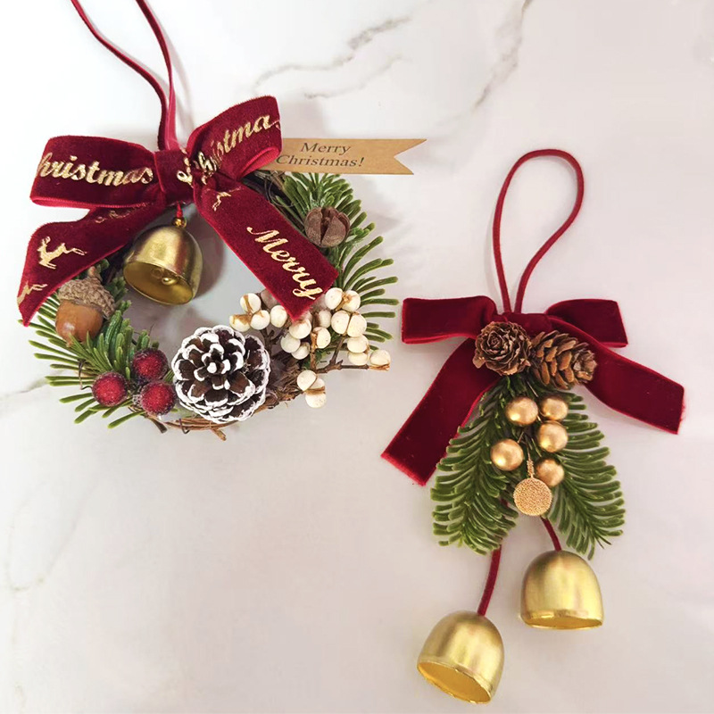 新款圣诞节花环墙贴蝴蝶结仿真松果铃铛挂件花环圣诞树松果挂件墙